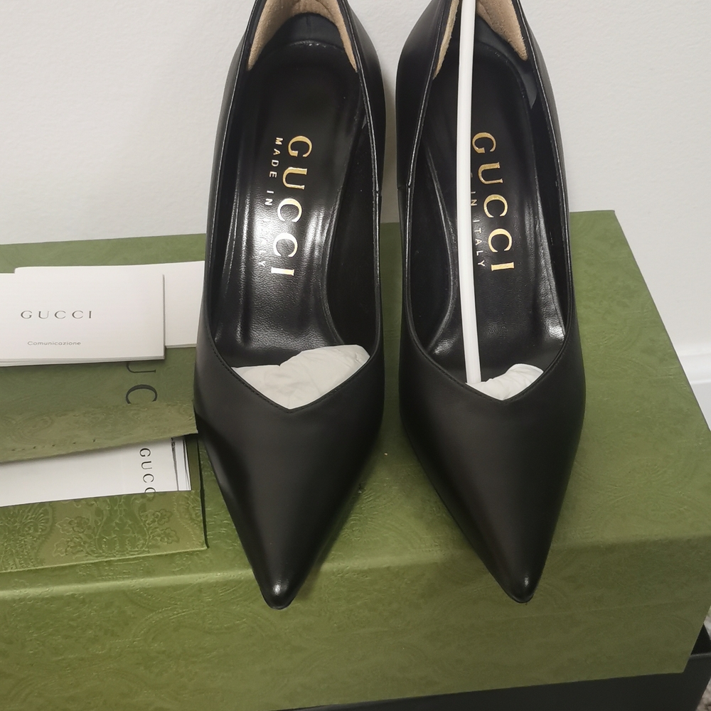 Gucci Women's Black Pointed Heels
